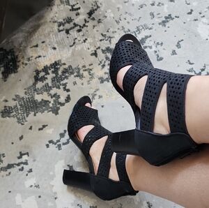 XOXO Elegant Black Cut-Out Heels
